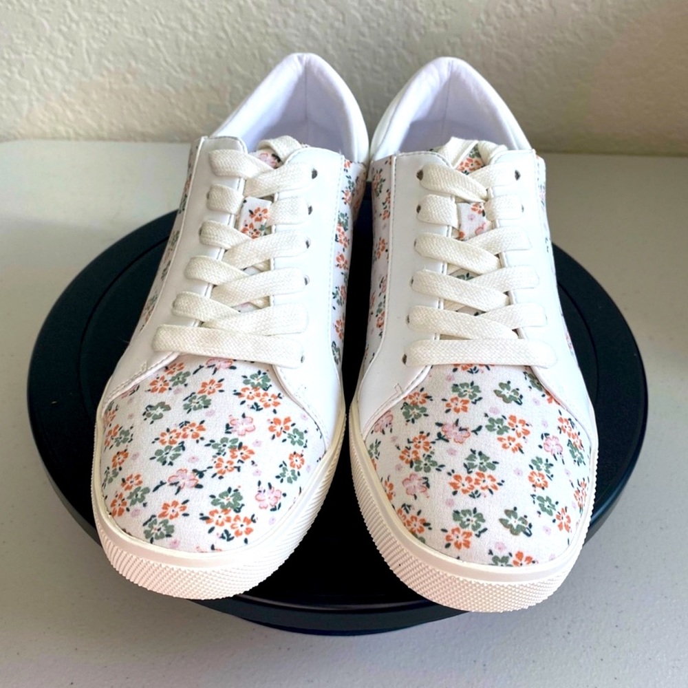 New Katy Perry Women's The Rizzo Sneaker Red & White Floral Women 8 medium